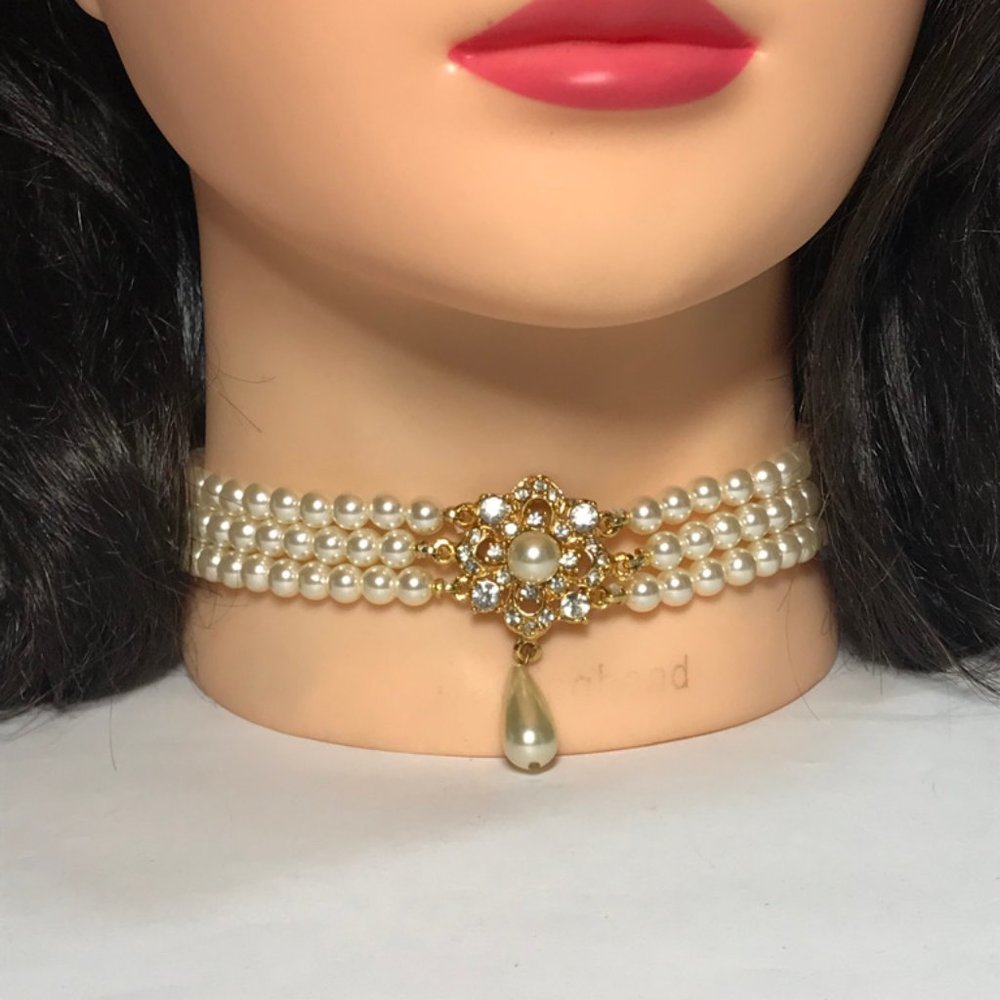 90's Y2K Pearly Choker
